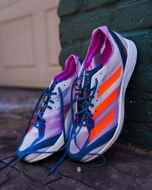 近期跑鞋爆料新闻报道最新,科技革新与时尚潮流的完美融合  第1张